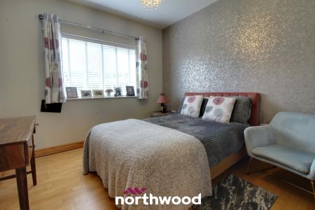 5 bedroom Bungalow for sale in West Court, Thorne, Doncaster, DN8