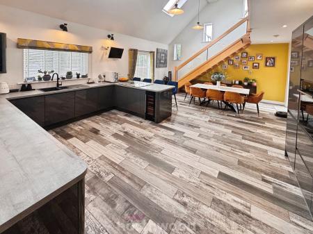 5 bedroom Bungalow for sale in West Court, Thorne, Doncaster, DN8