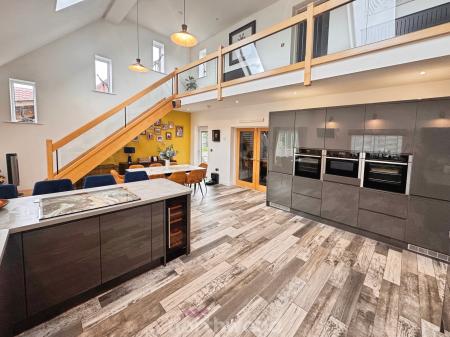 5 bedroom Bungalow for sale in West Court, Thorne, Doncaster, DN8