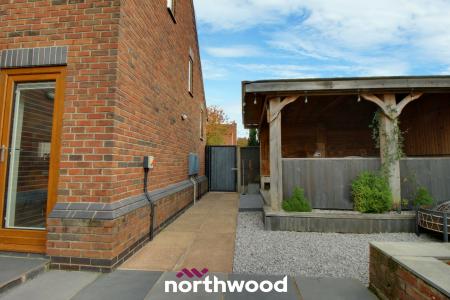 5 bedroom Bungalow for sale in West Court, Thorne, Doncaster, DN8