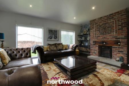 5 bedroom Bungalow for sale in West Court, Thorne, Doncaster, DN8