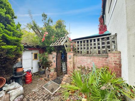 3 bedroom Semi-detached house for sale in Wilkinson Avenue, Moorends, Doncaster, DN8