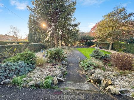 3 bedroom Detached house for sale in Fieldside, Doncaster, Doncaster, DN8