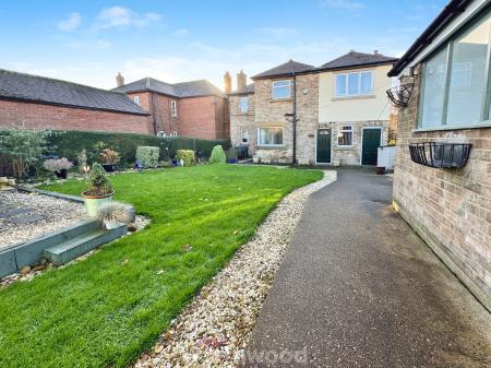 3 bedroom Detached house for sale in Fieldside, Doncaster, Doncaster, DN8