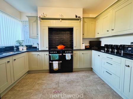 3 bedroom Detached house for sale in Fieldside, Doncaster, Doncaster, DN8