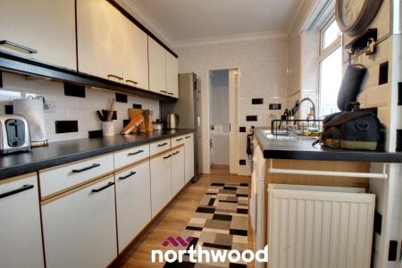 2 bedroom Terraced House for sale in Queen Street, Thorne, Doncaster, DN8