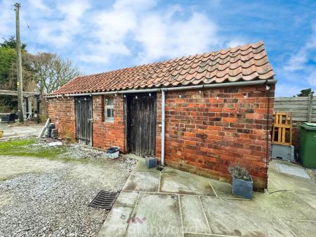 2 bedroom End of terrace house for sale in Cuckoo Park, Rawcliffe, Goole, DN14