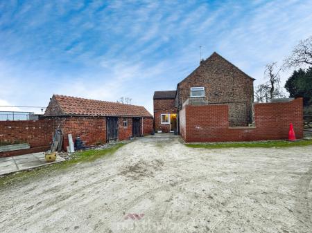 2 bedroom End of terrace house for sale in Cuckoo Park, Rawcliffe, Goole, DN14