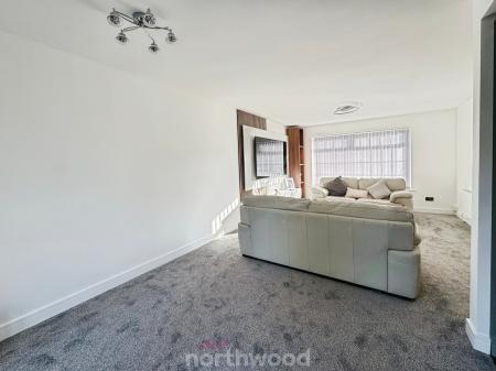 3 bedroom Semi-detached house for sale in Mansion Court Gardens, Thorne, Doncaster, DN8