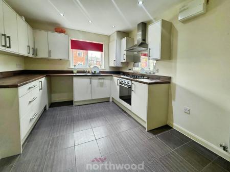 3 bedroom Semi-detached house to let in Church View Gardens, Moorends, Doncaster, DN8