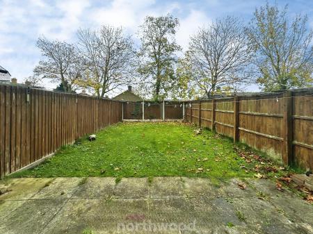 3 bedroom Semi-detached house to let in Church View Gardens, Moorends, Doncaster, DN8