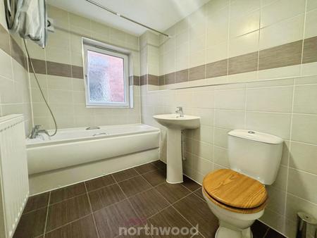 3 bedroom Semi-detached house to let in Church View Gardens, Moorends, Doncaster, DN8