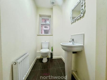 3 bedroom Semi-detached house to let in Church View Gardens, Moorends, Doncaster, DN8