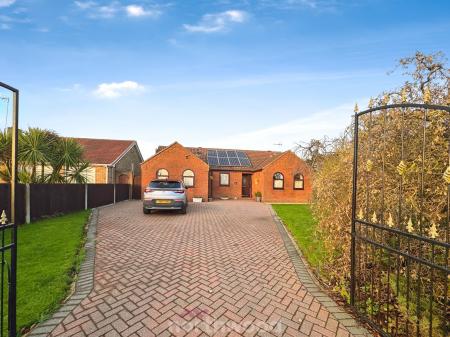 3 bedroom Detached bungalow for sale in Bloomhill Road, Thorne, Doncaster, DN8