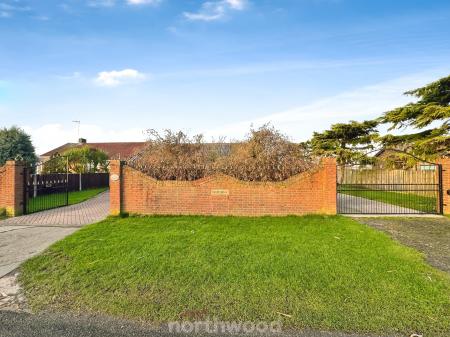 3 bedroom Detached bungalow for sale in Bloomhill Road, Thorne, Doncaster, DN8