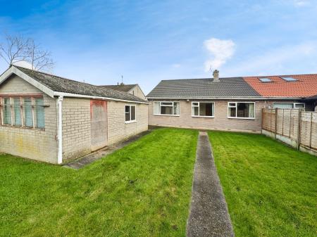 3 bedroom Semi-detached bungalow for sale in Park Crescent, Thorne, Doncaster, DN8