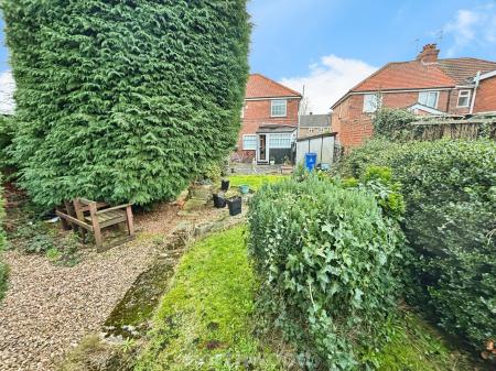 2 bedroom Semi-detached house for sale in Crookesbroom Lane, Hatfield, Doncaster, DN7