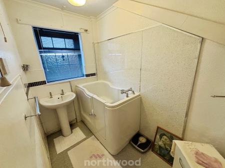 2 bedroom Semi-detached house for sale in Crookesbroom Lane, Hatfield, Doncaster, DN7