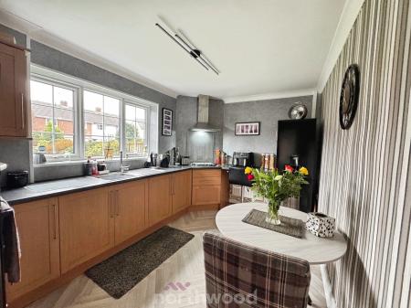 2 bedroom Semi-detached house for sale in Haynes Road, Doncaster, Doncaster, DN8