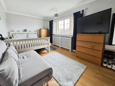 2 bedroom Semi-detached house for sale in Haynes Road, Doncaster, Doncaster, DN8