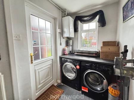 2 bedroom Semi-detached house for sale in Haynes Road, Doncaster, Doncaster, DN8