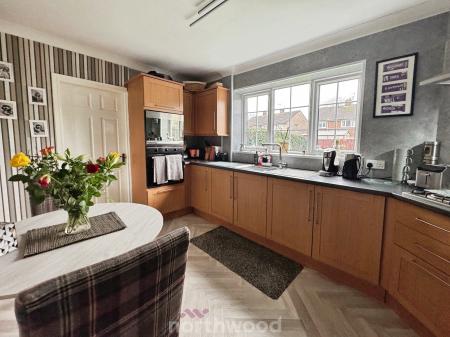 2 bedroom Semi-detached house for sale in Haynes Road, Doncaster, Doncaster, DN8