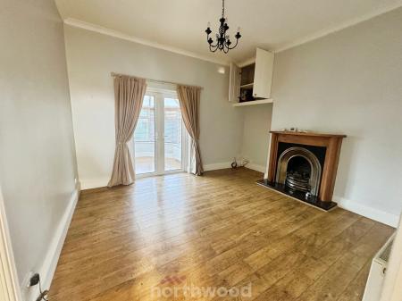 3 bedroom Semi-detached house to let in West Street, Thorne, Doncaster, DN8
