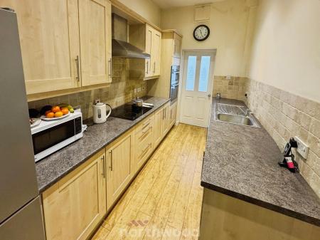 3 bedroom Semi-detached house to let in West Street, Thorne, Doncaster, DN8