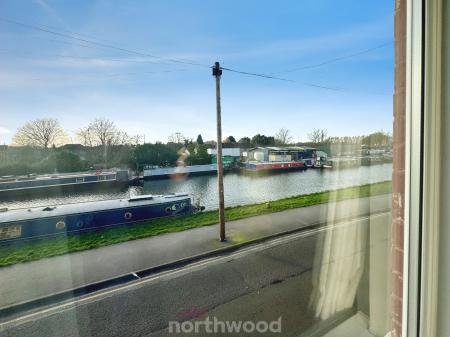 3 bedroom Semi-detached house to let in West Street, Thorne, Doncaster, DN8