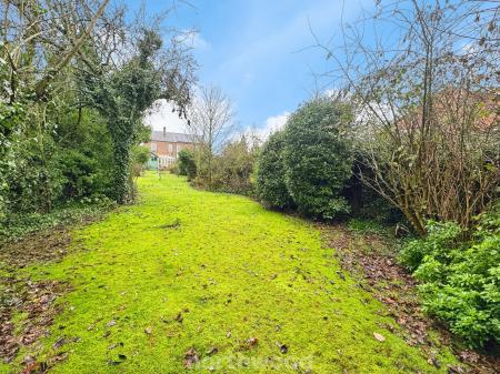 3 bedroom Semi-detached house to let in West Street, Thorne, Doncaster, DN8