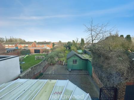 3 bedroom Semi-detached house to let in West Street, Thorne, Doncaster, DN8