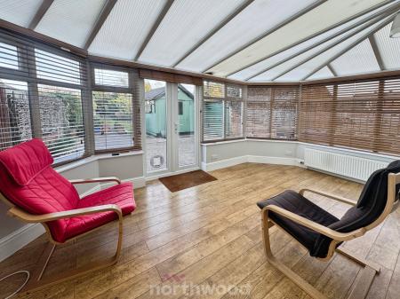 3 bedroom Semi-detached house to let in West Street, Thorne, Doncaster, DN8