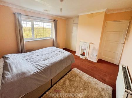 3 bedroom Semi-detached house for sale in Hawthorne Road, Thorne, Doncaster, DN8