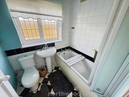 3 bedroom Semi-detached house for sale in Hawthorne Road, Thorne, Doncaster, DN8