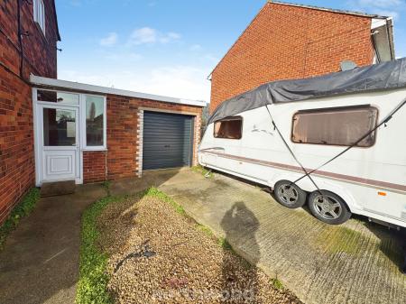 3 bedroom Semi-detached house for sale in Hawthorne Road, Thorne, Doncaster, DN8