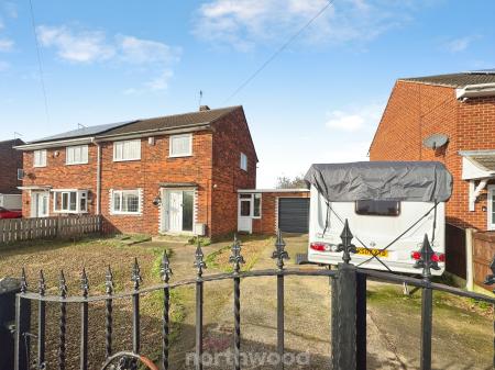 3 bedroom Semi-detached house for sale in Hawthorne Road, Thorne, Doncaster, DN8