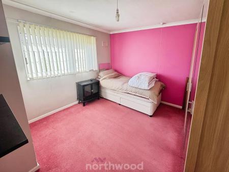3 bedroom Semi-detached house for sale in Hawthorne Road, Thorne, Doncaster, DN8