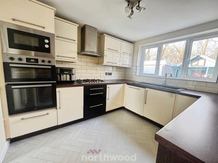 3 bedroom Detached house to let in Bloomhill Court, Moorends, Doncaster, DN8