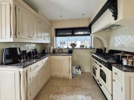 3 bedroom Semi-detached house for sale in Alexandra Street, Thorne, Doncaster, DN8