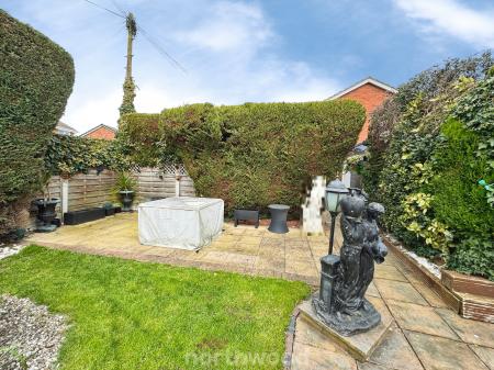 3 bedroom Semi-detached house for sale in Alexandra Street, Thorne, Doncaster, DN8