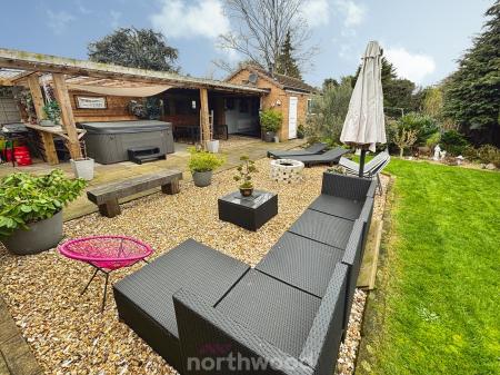 5 bedroom Detached bungalow for sale in King Edward Road, Thorne, DN8