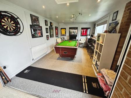 5 bedroom Detached bungalow for sale in King Edward Road, Thorne, DN8