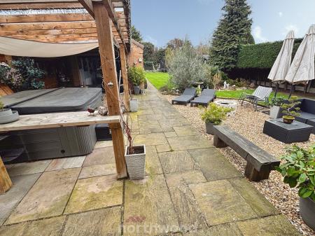 5 bedroom Detached bungalow for sale in King Edward Road, Thorne, DN8