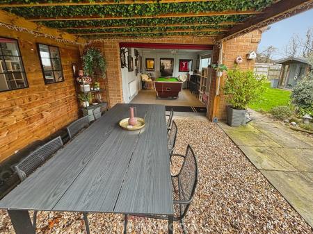 5 bedroom Detached bungalow for sale in King Edward Road, Thorne, DN8