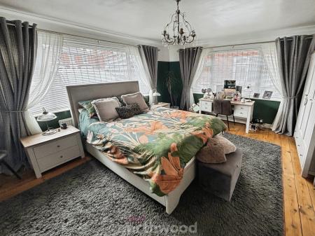 5 bedroom Detached bungalow for sale in King Edward Road, Thorne, DN8