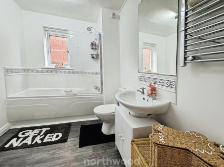 2 bedroom Flat for sale in Dunstan Drive, Thorne, Doncaster, DN8