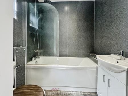 3 bedroom Semi-detached house for sale in The Fairway, Moorends, Doncaster, DN8