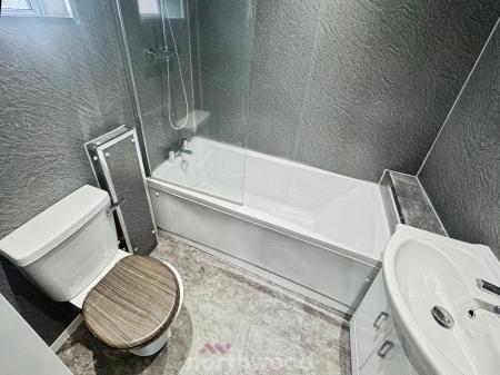 3 bedroom Semi-detached house for sale in The Fairway, Moorends, Doncaster, DN8