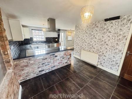 4 bedroom Terraced House for sale in Hennessey Court, Thorne, Doncaster, DN8
