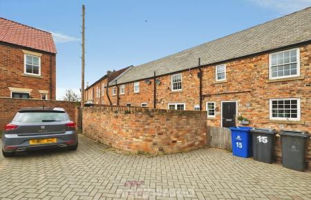 4 bedroom Terraced House for sale in Hennessey Court, Thorne, Doncaster, DN8
